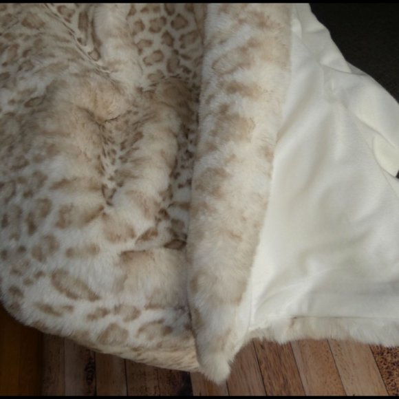 Rachel Roy Faux Fur Throw Blanket Leopard Print Heavy Soft Plush NWT - Picture 3 of 3